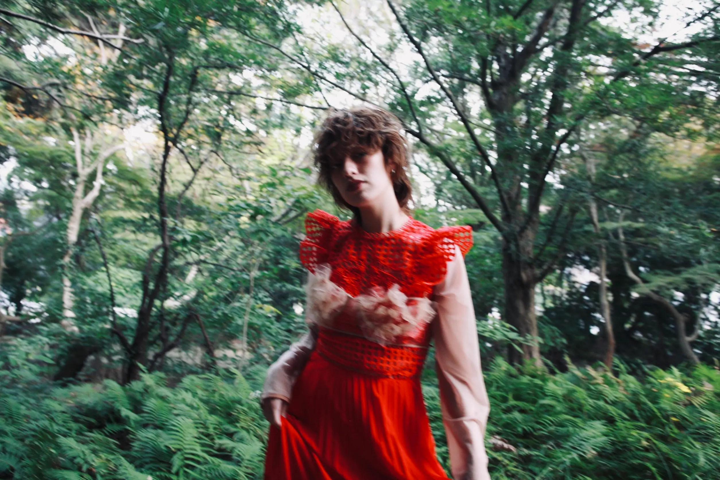 女性の写真２枚目